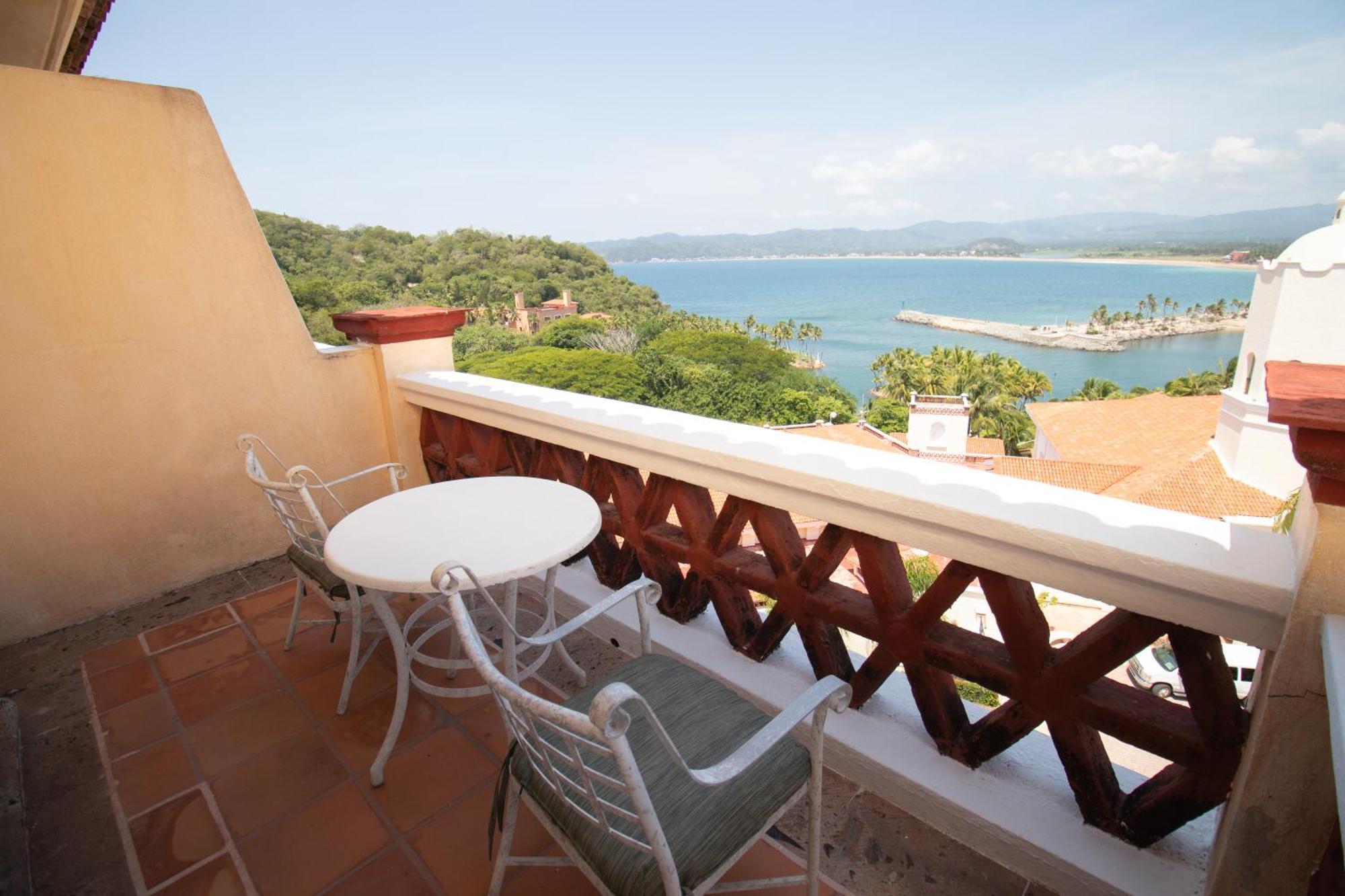 Grand Isla Navidad Golf & Spa Resort With Marina バラ・デ・ナビダード エクステリア 写真 A balcony in a hotel