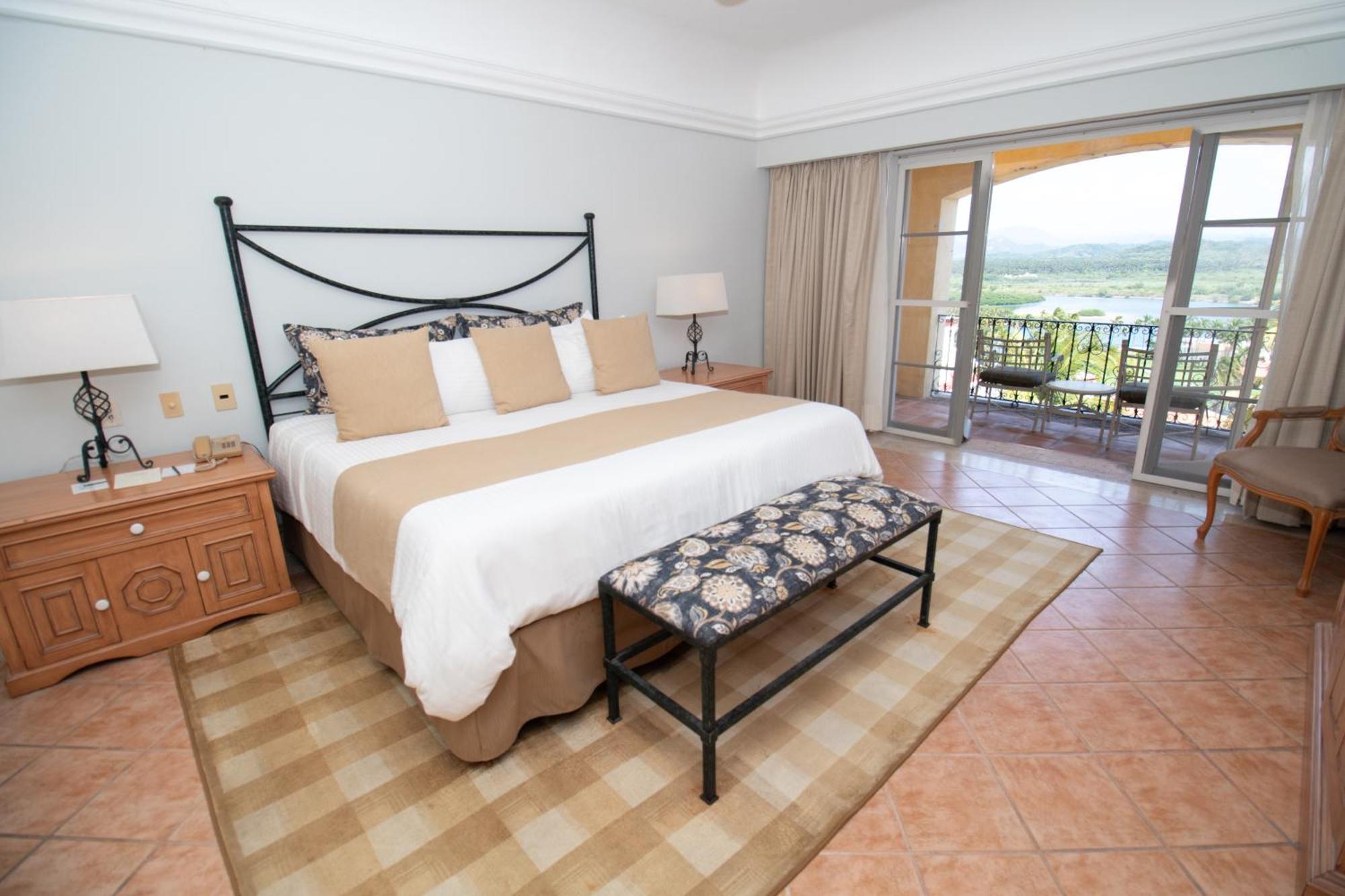 Grand Isla Navidad Golf & Spa Resort With Marina バラ・デ・ナビダード エクステリア 写真 A bedroom at the Grand Palladium Resort and Spa