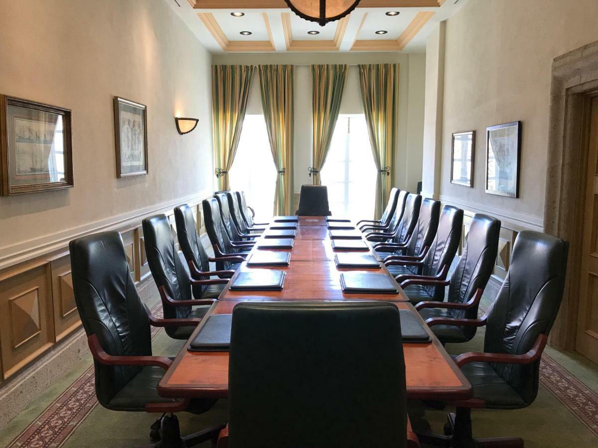Grand Isla Navidad Golf & Spa Resort With Marina バラ・デ・ナビダード エクステリア 写真 The boardroom of the Governor's Office